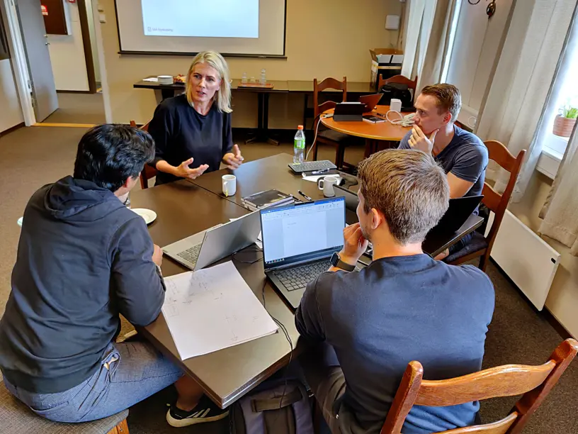 Velly_hackathon1.jpg (5)